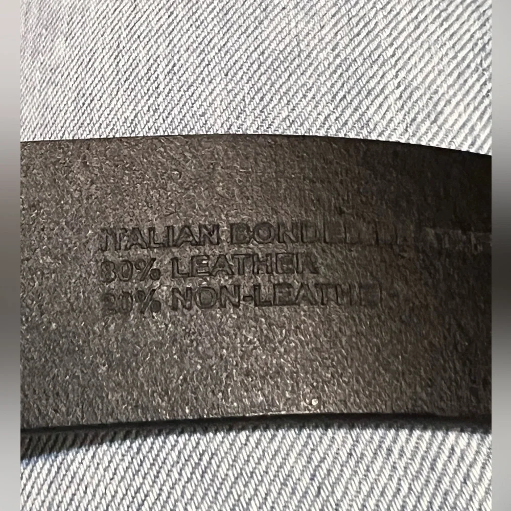 Elegant Black Leather Belt with Silver Buckle - Picture 6 of 7